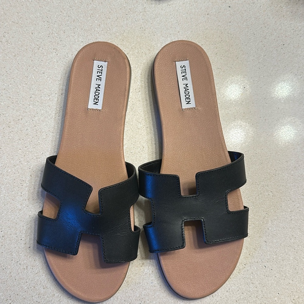 NWT size 10 Steve Madden Black sandals